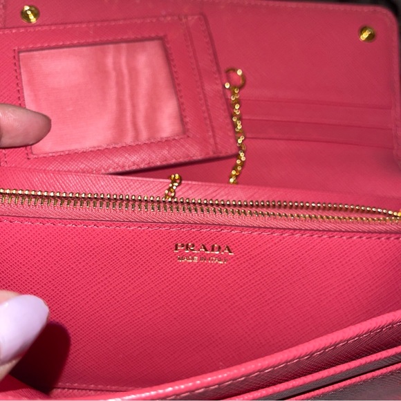 Prada Saffiano wallet 100% Authentic excellent condition comes with box - Picture 2 of 15